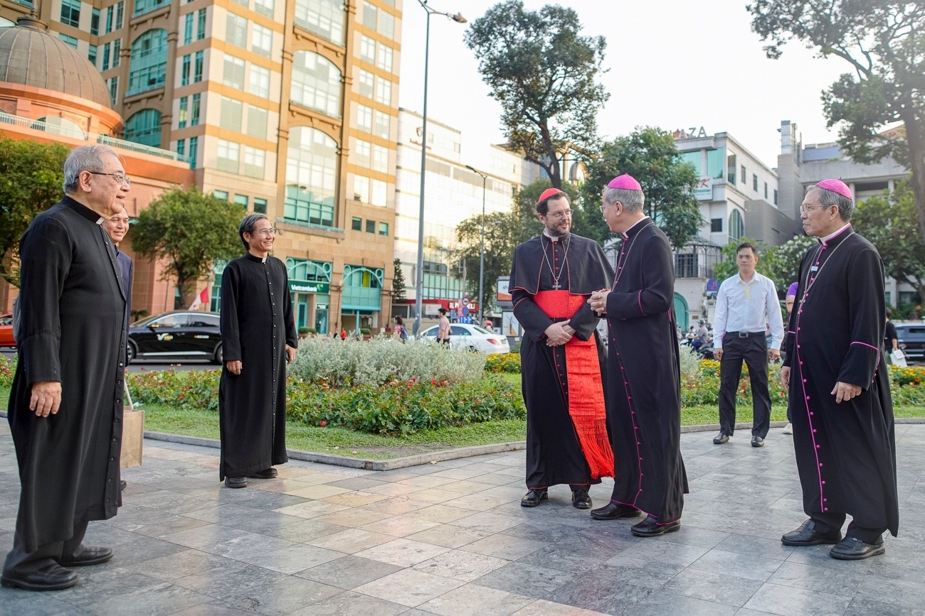 Ðức Hồng y Giorgio Marengo đến Việt Nam